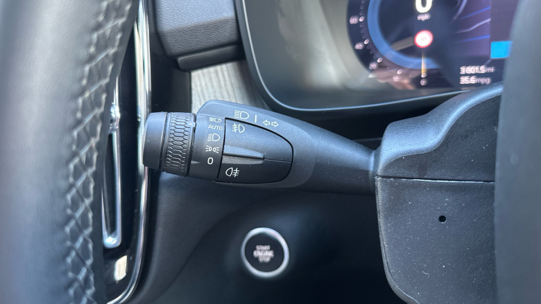 Volvo XC40 2.0 B4P Ultra Dark 5dr Auto Petrol Estate